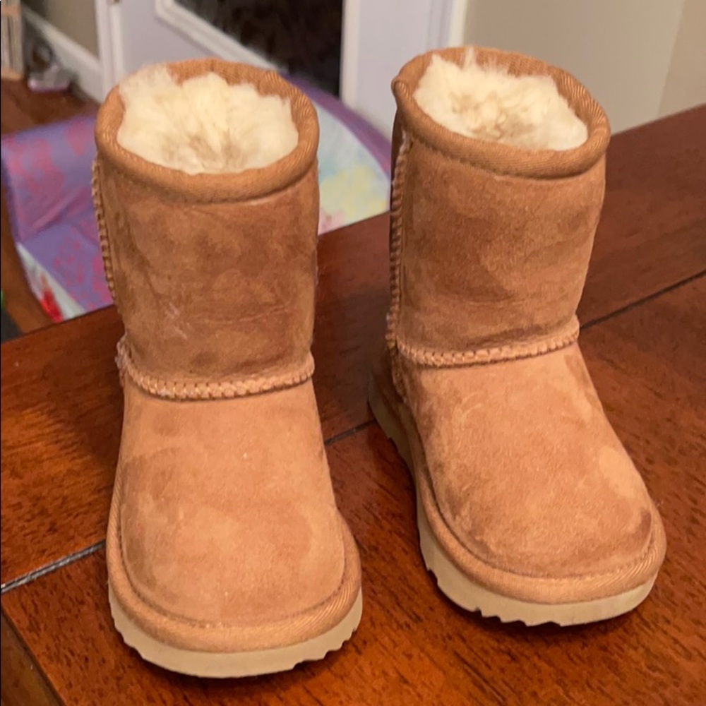 Uggs sz 5c in kids